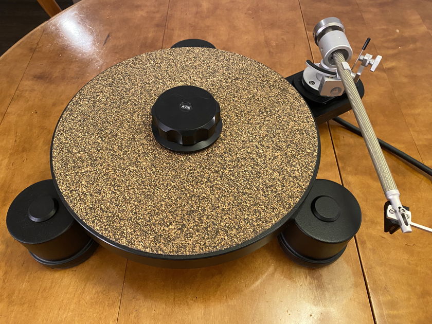 Avid Diva II SP Turntable with Clearaudio Satisfy Carbon Tonearm