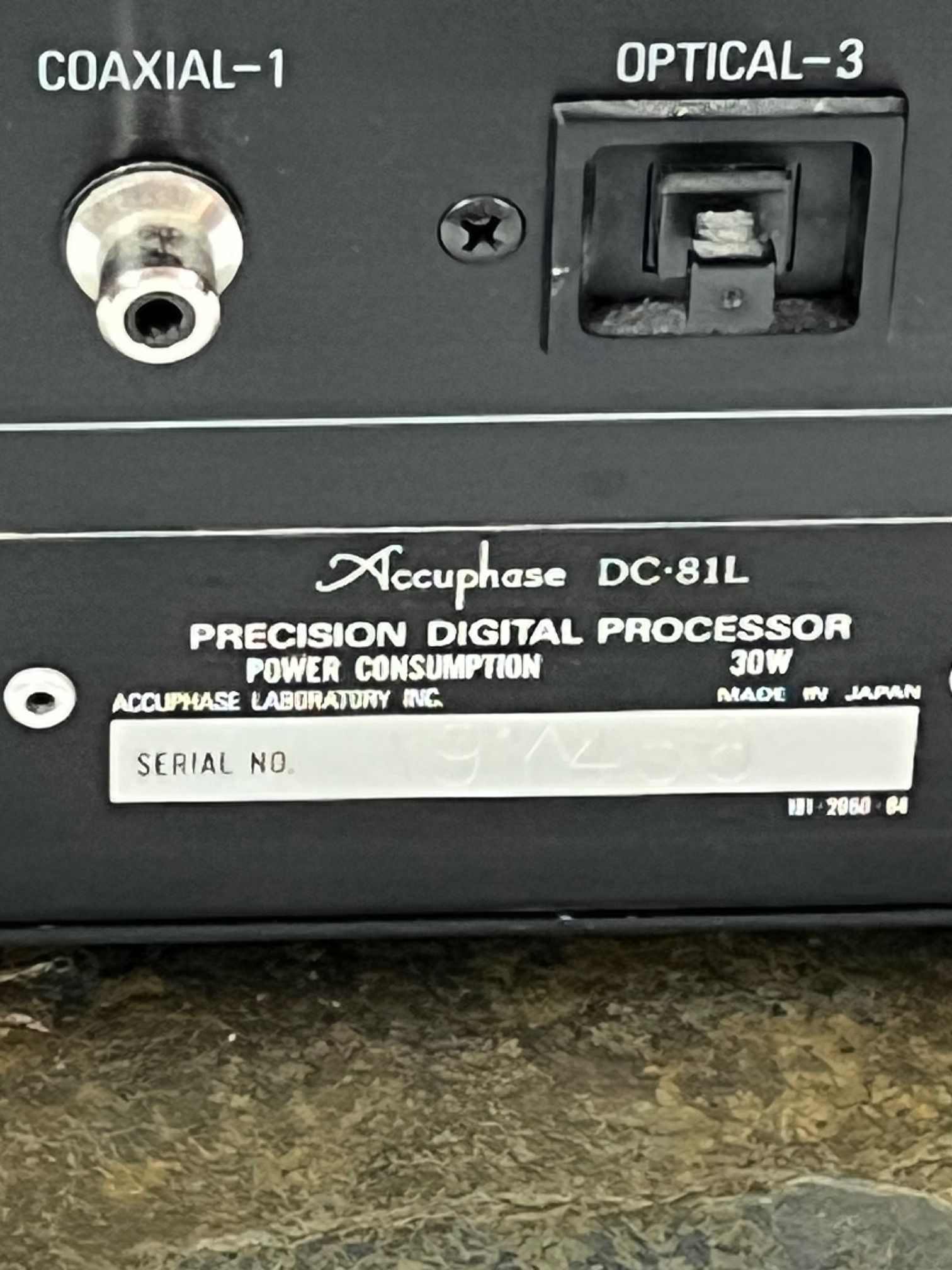 Accuphase DP-80L transport and DC-81L D/A converter 15
