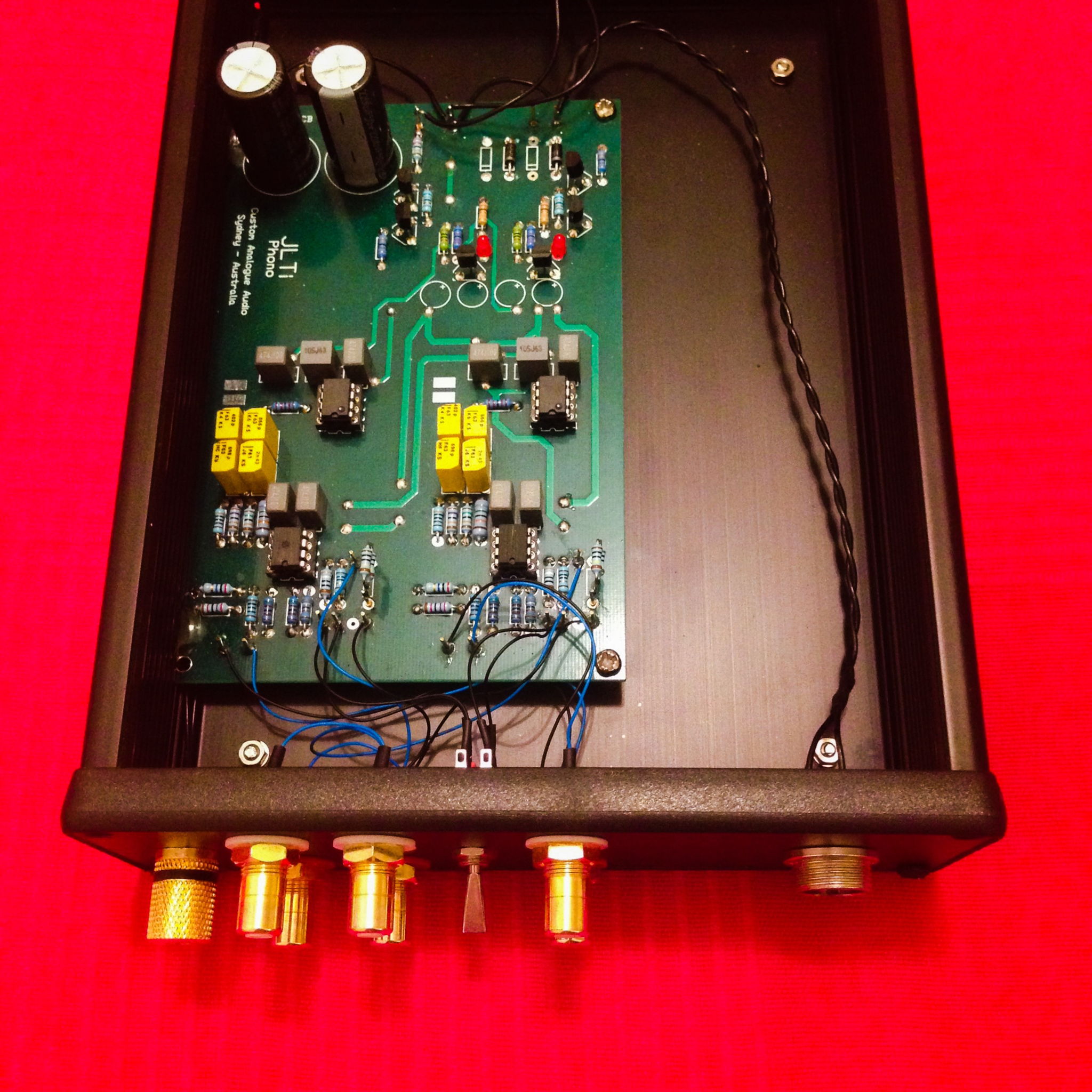 JLTi  transconductance circuit where even the RIAA EQ takes place via current being dumped into the EQ components and from here forms the voltage that we finally end up listening to after it has been buffered and converted to low output impedance of the phono.