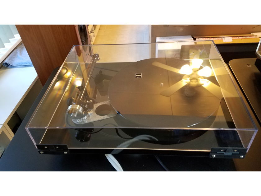 Rega RP8 with Ania Cartridge Mint Condition Less Than 10 Hours Playing Time