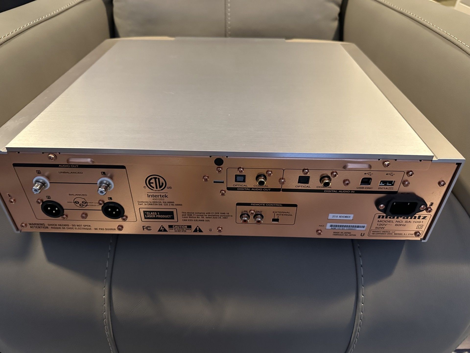 Marantz SA-10 SACD/CD Player/DAC 5