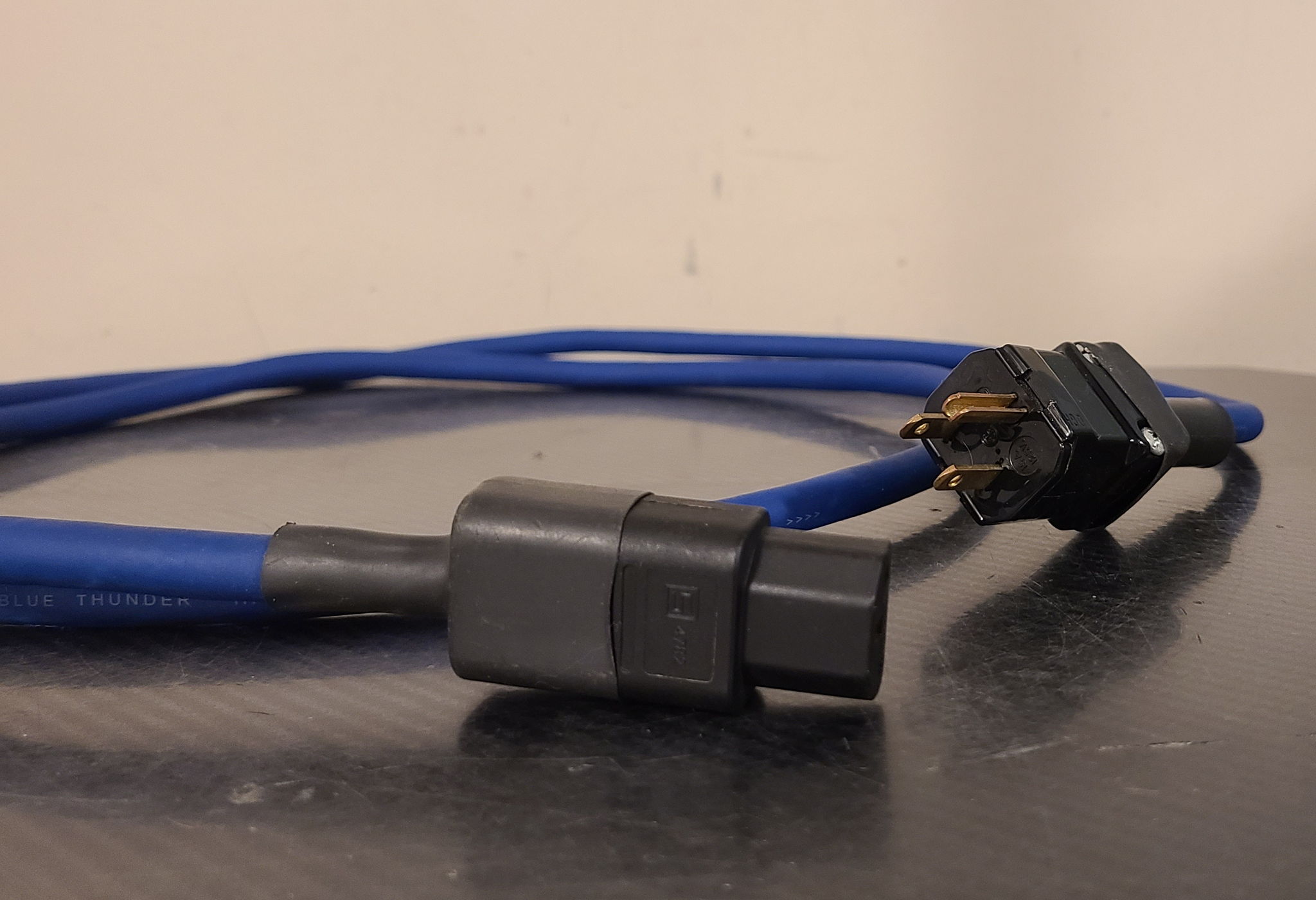 Straight Wire Blue Thunder Power Cable. 2 Meters. 3