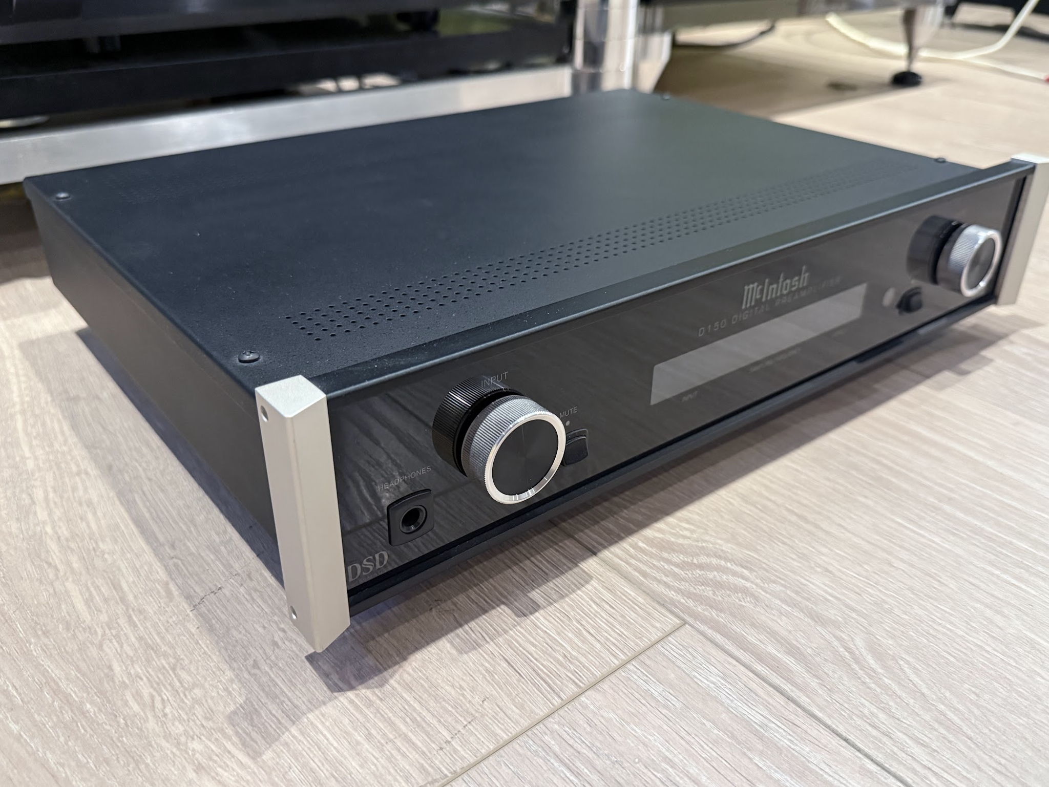 McIntosh D150 Digital Preamplifier w Box & Remote EXCEL... 3