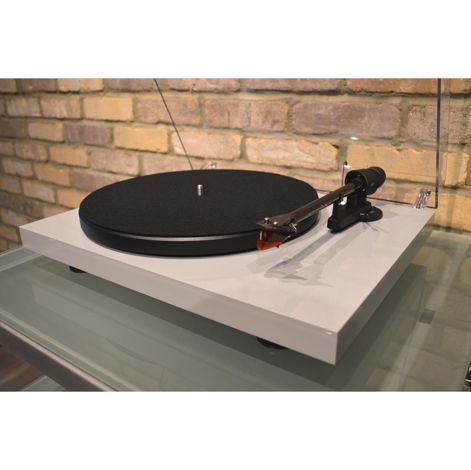 Pro-Ject Debut Carbon DC Turntable - Light Grey - Inclu...