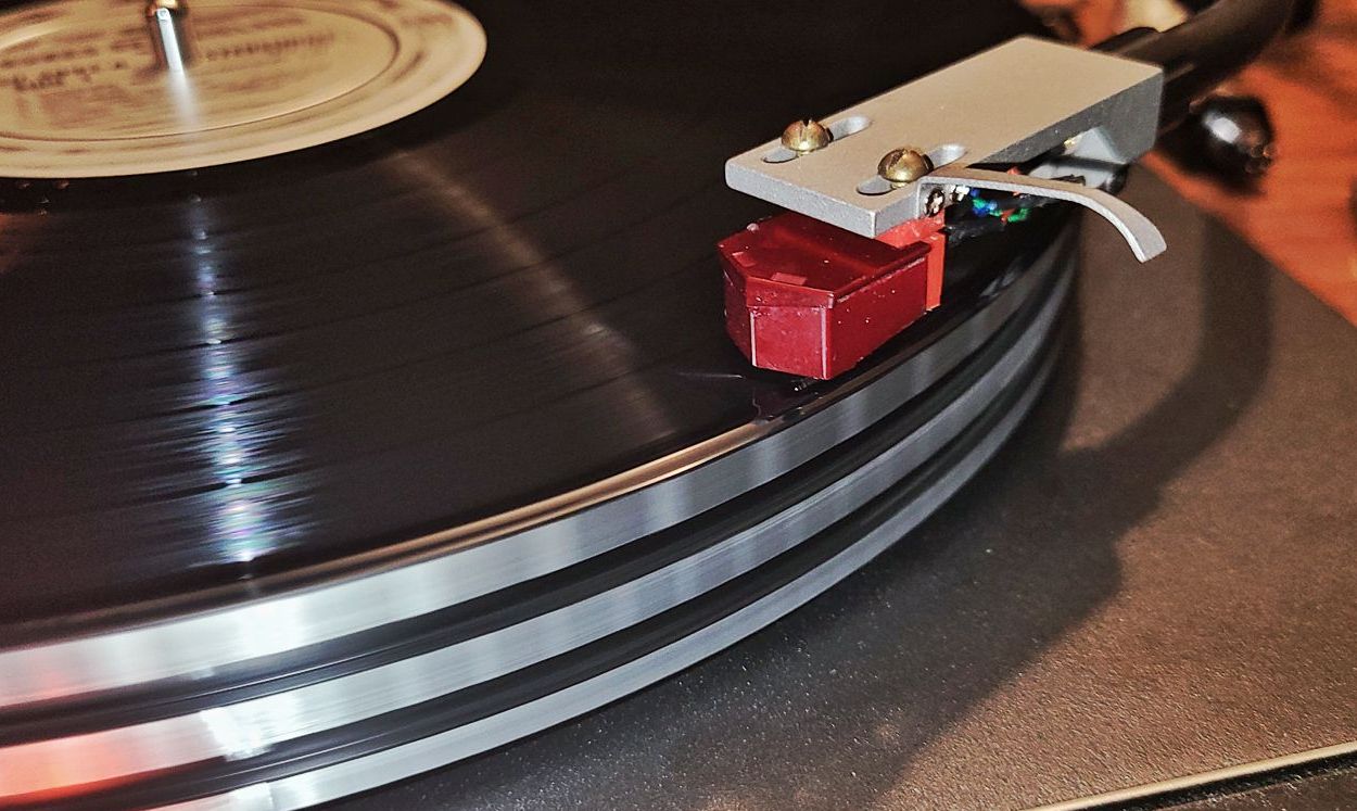 Decca Maroon rebuilt with line contact stylus 