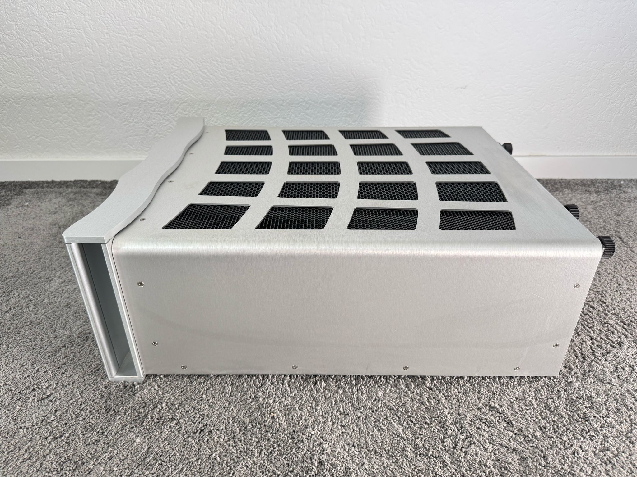 Theta Digital Dreadnaught II 5 channel power amplifier 2