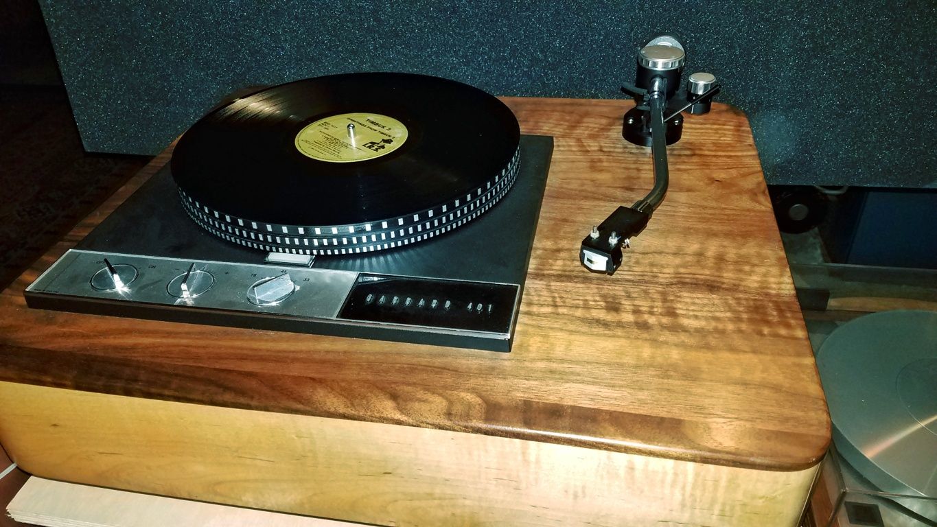 System 2: AudioGrail 401 in 5 sheets of 22 layer birch ply with 1/3" solid walnut top. 1/2" solid maple sides. Audiosilente idler. with Jelco 850L