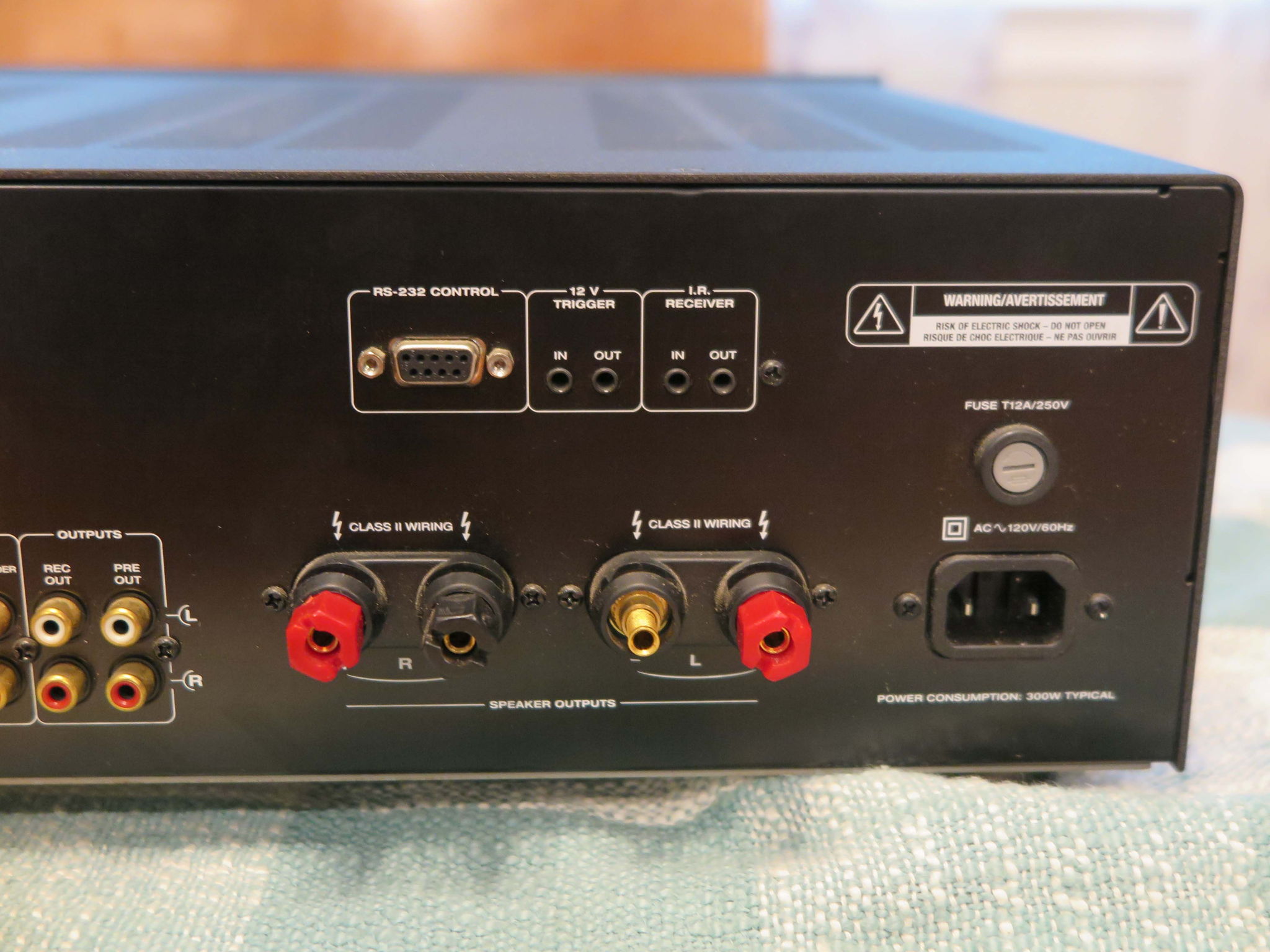 Anthem Integrated 225 amplifier 2