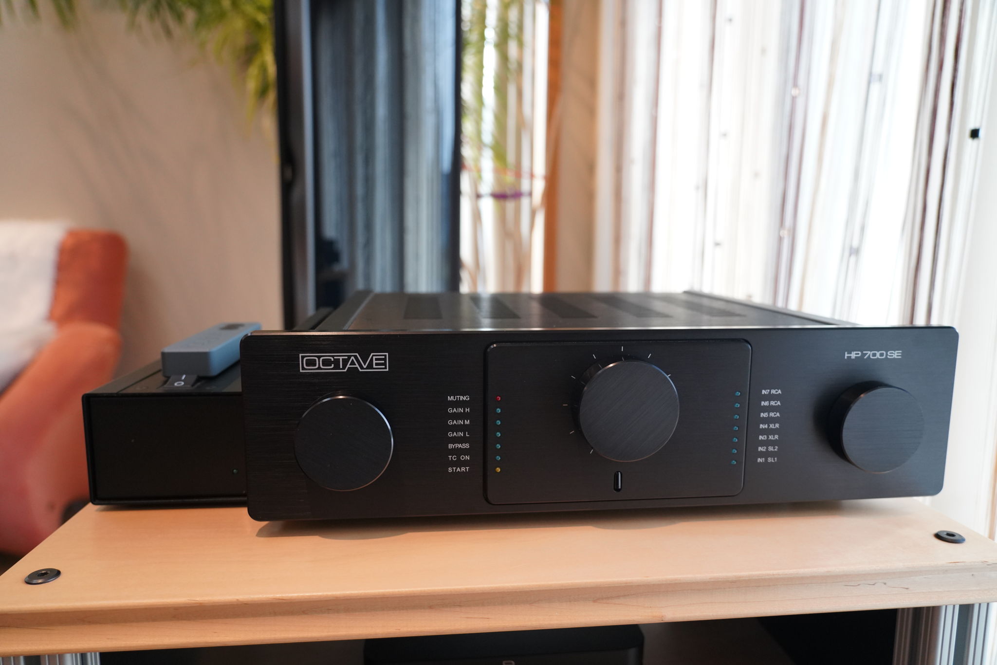 Octave Audio HP 700 SE