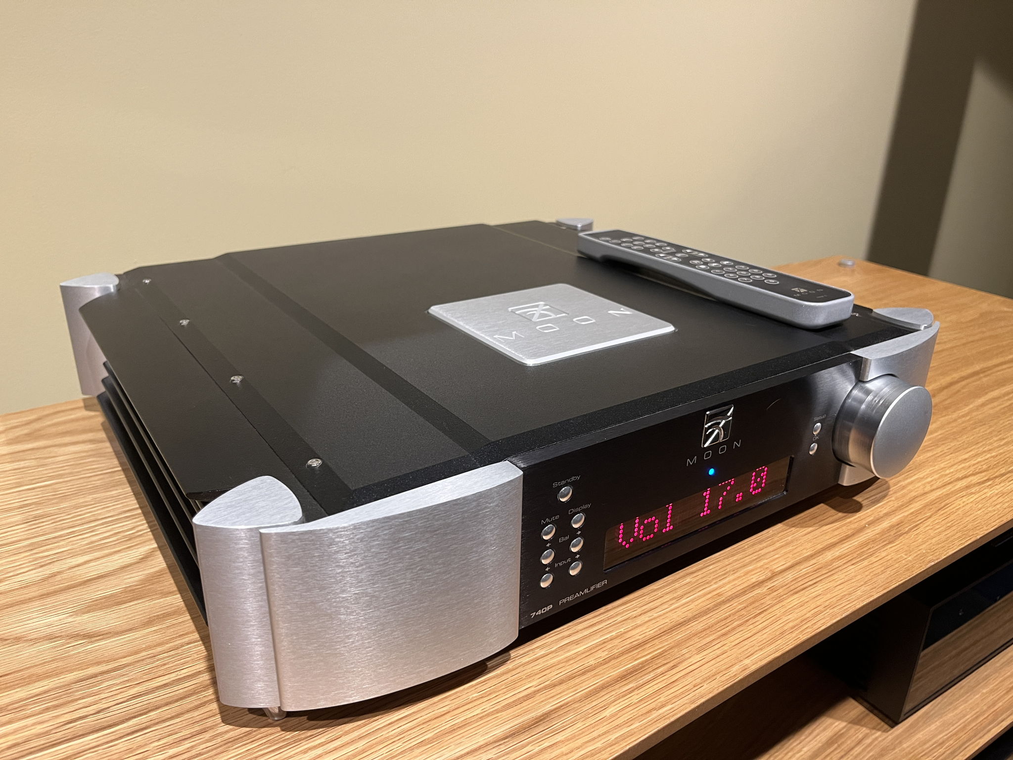 Simaudio Moon 740P Reference balanced preamplifier 3
