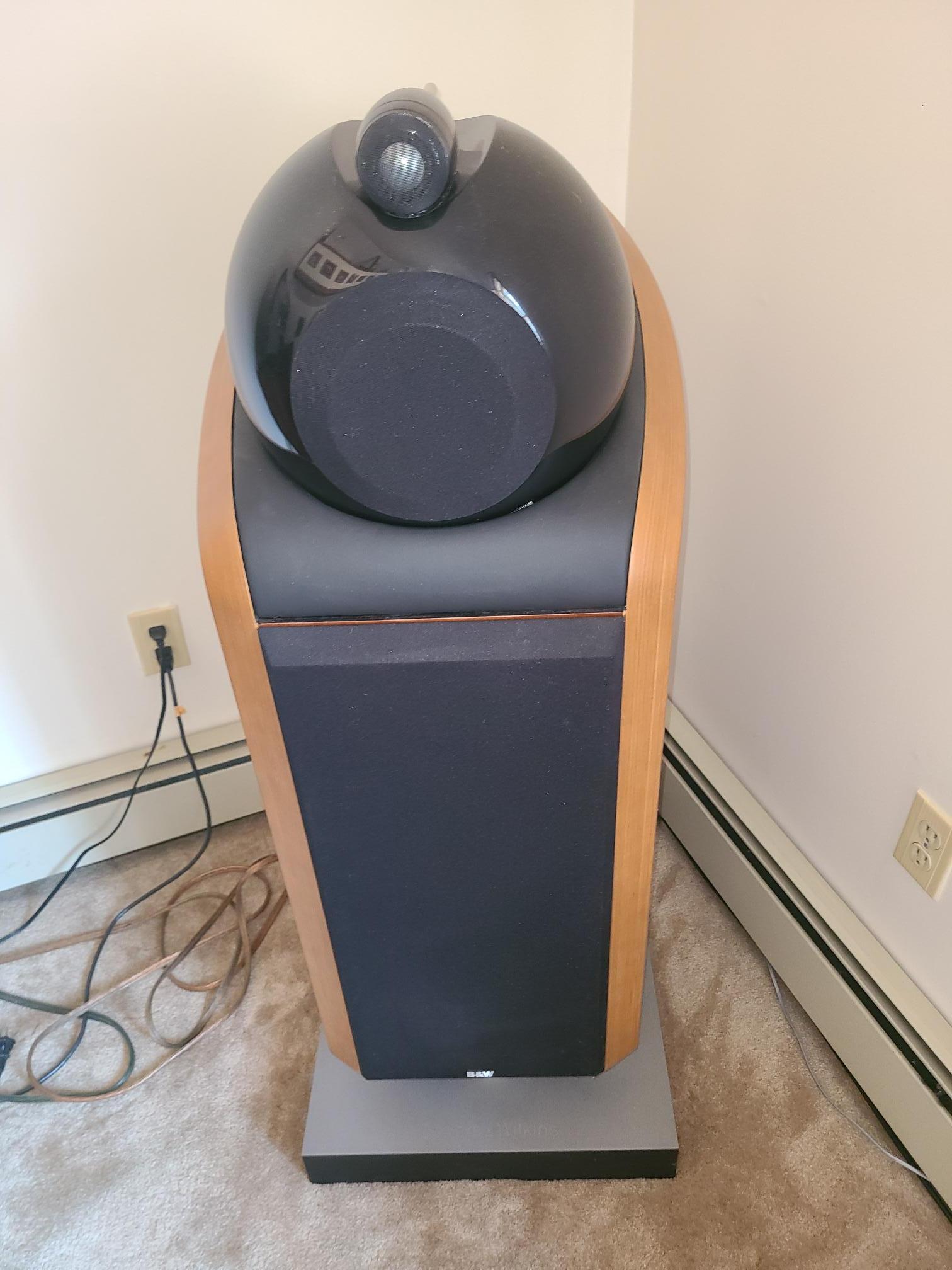 B&W (Bowers & Wilkins) Nautilus 800 2