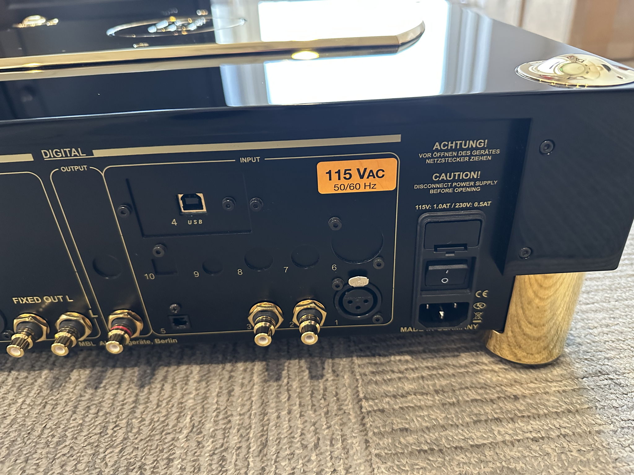 MBL 1611F Reference DAC (Black/Gold) 10