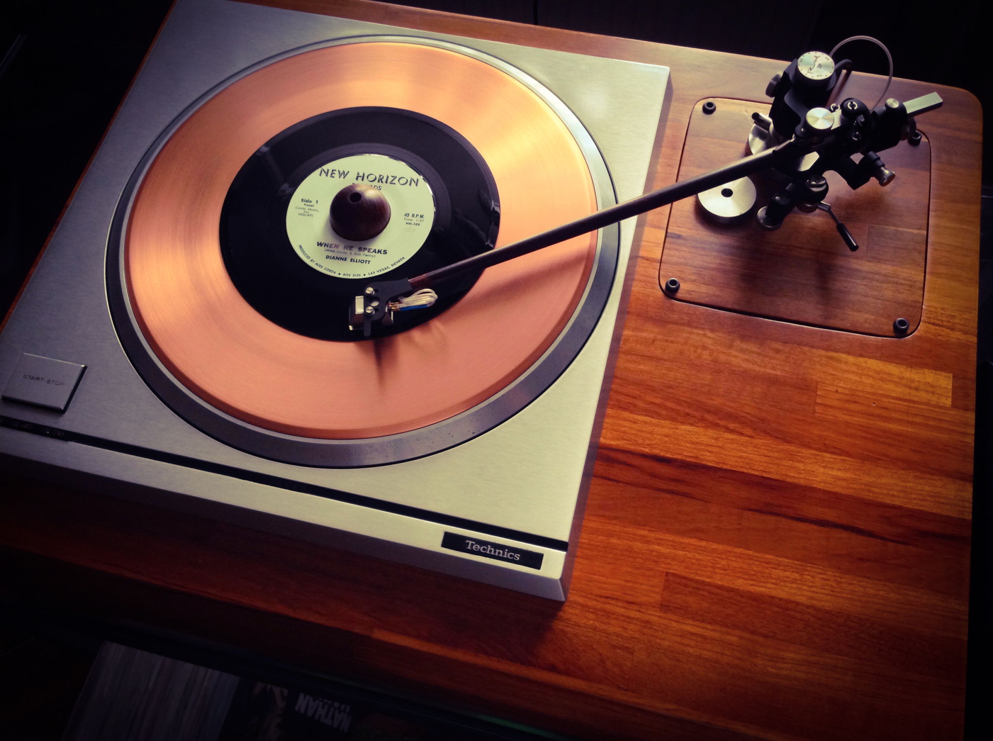 Reed tonearm with Glanz 61 cartridge on Technics SP-10 mkII in a teak wood plinth. Micro CU-500 mat.