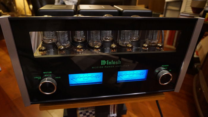 McIntosh MC-2102 _playing with finesse, grace and power