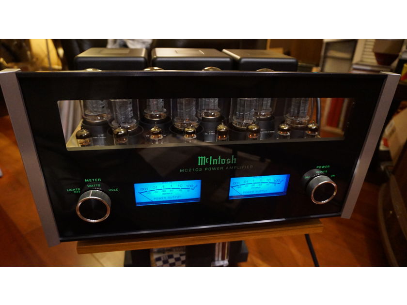 McIntosh MC-2102 _playing with finesse, grace and power