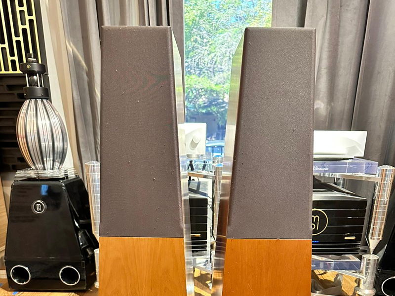 Pair Vandersteen Quatro tower Speaker in E... For Sale Audiogon