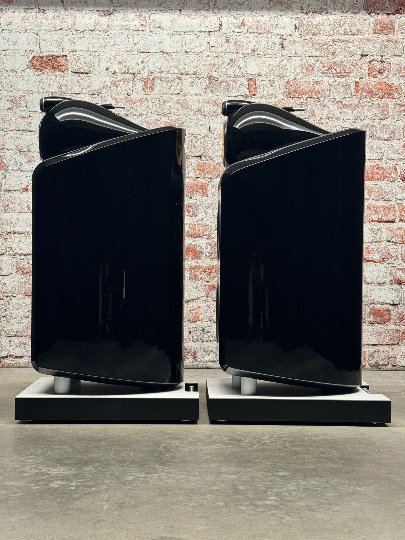 Bowers & Wilkins (B&W) 800 Diamond (D2) full range loud... 4