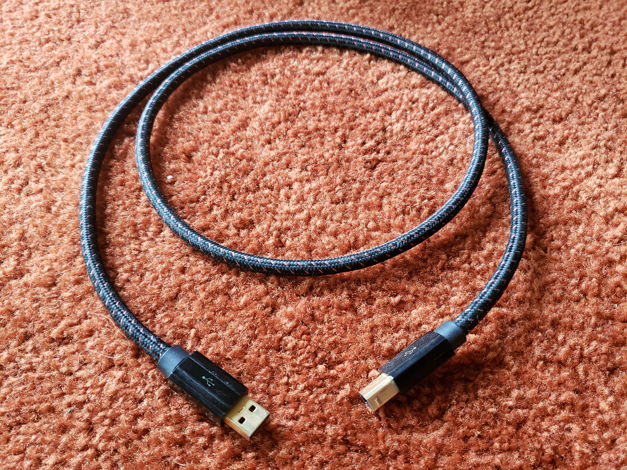 Clarus Crimson Digital USB Cable