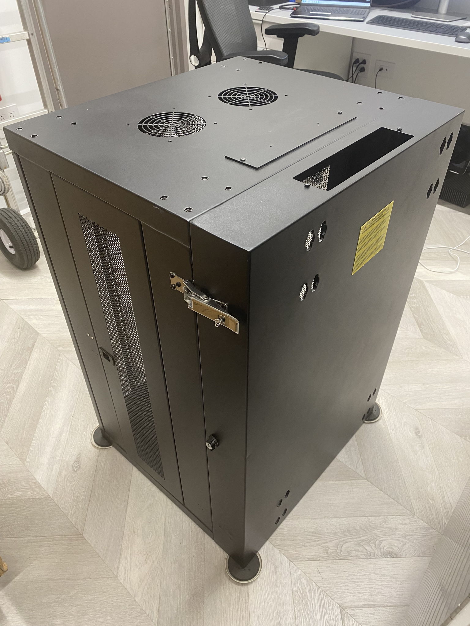 Tripp Lite SRW18US 4