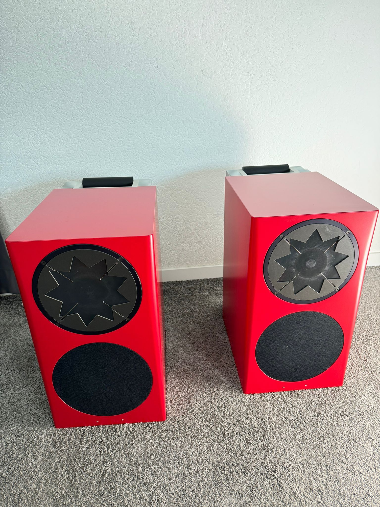 Manger GMBH MSMc1 speakers with stands in red 2