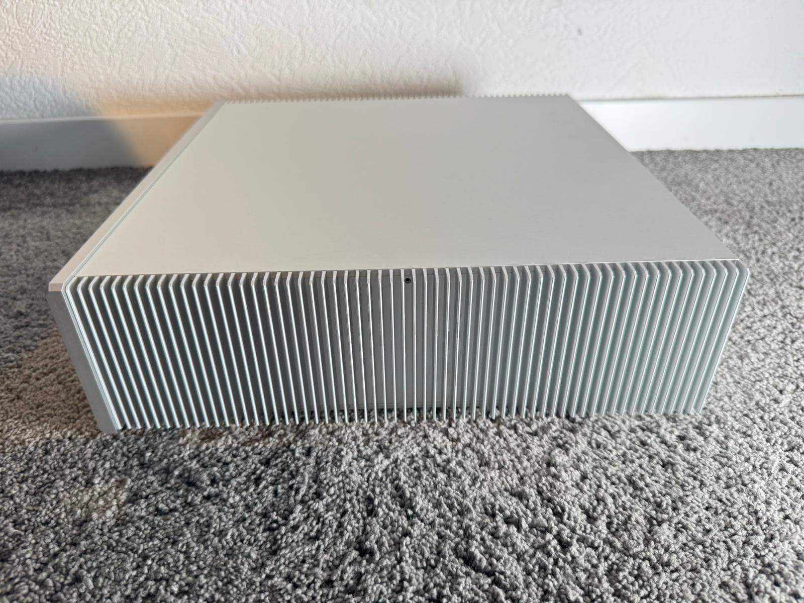 T+A Elektroakustik A200 A 200 power amplifier in silver... 4