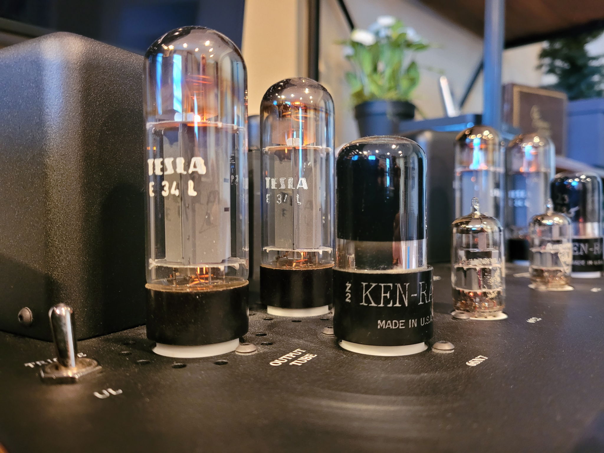 I didn't really settle on this amp until I heard it with this tube complement, all old stock - Tesla E34L, Ken-Rad black glass 6sn7, Amperex bugle boy 6922