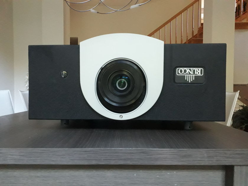 Runco Q-750i LED 1080P HD HOME THEATER PROJECTOR