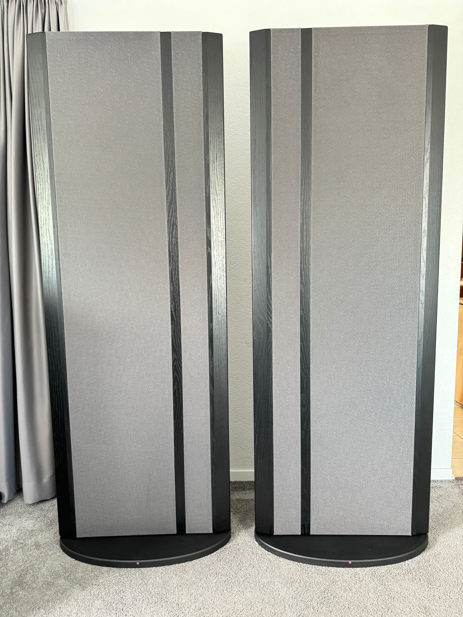 Magnepan 20.7 speakers in black-grey