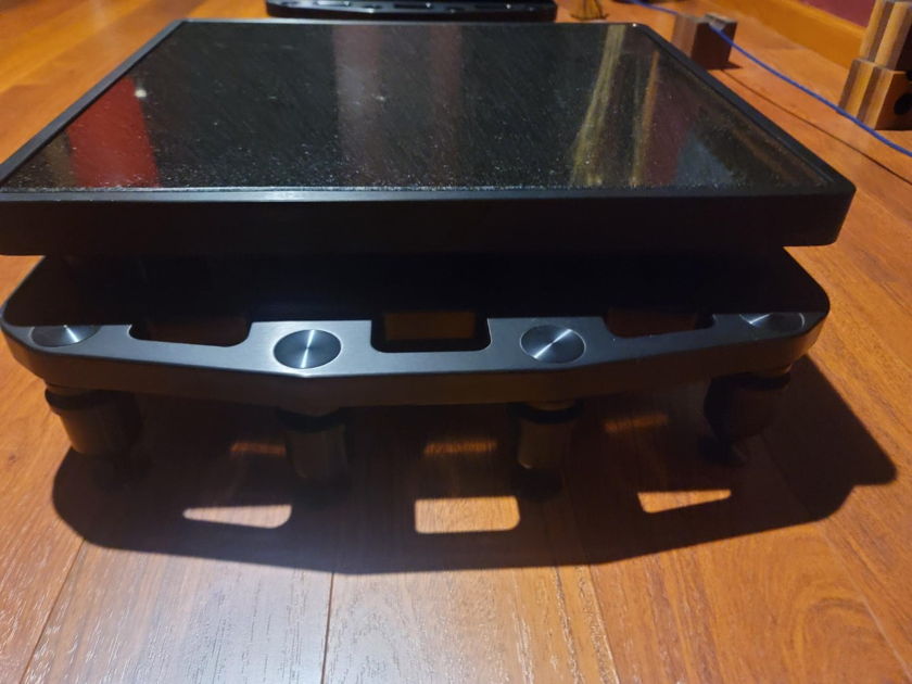 HRS SXR Amp Stands Racks & Stands Audiogon