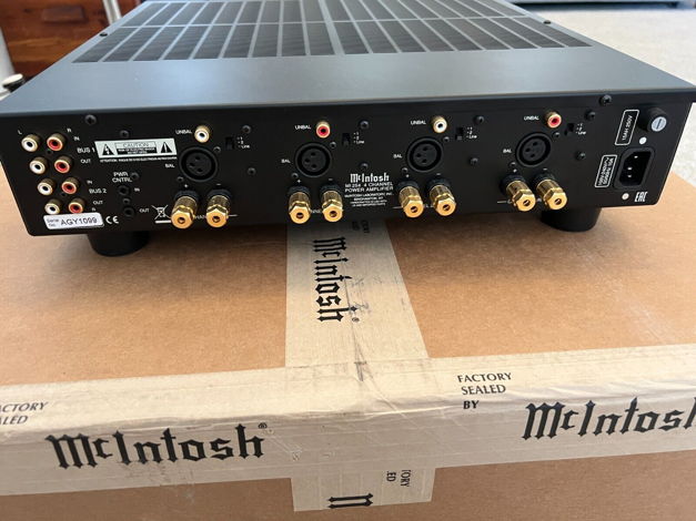 McIntosh MI254 4-Channel Digital Amplifier In Excellent...
