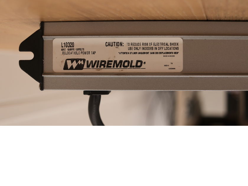 Wiremold L10320 power strip