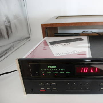 McIntosh MR7083 AM/FM Digital Tuner in Cabinet - Excellent