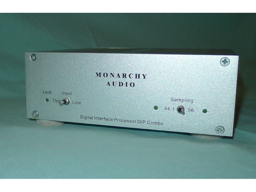 Monarchy Audio DIP Combo II signal format changer/re-clocker