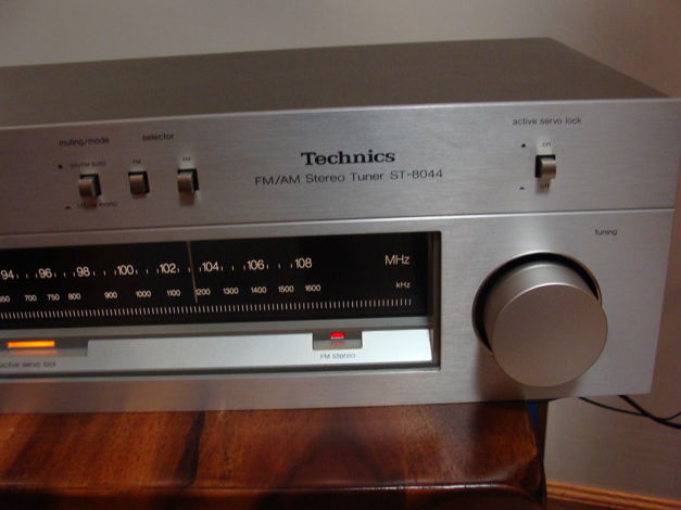 Technics ST-8044 AM/FM Tuner