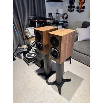 Dynaudio Audience 42w (pair #1) wall-mount For Sale Dynaudio Audience 42w (pair #1) wall-mount For Sale