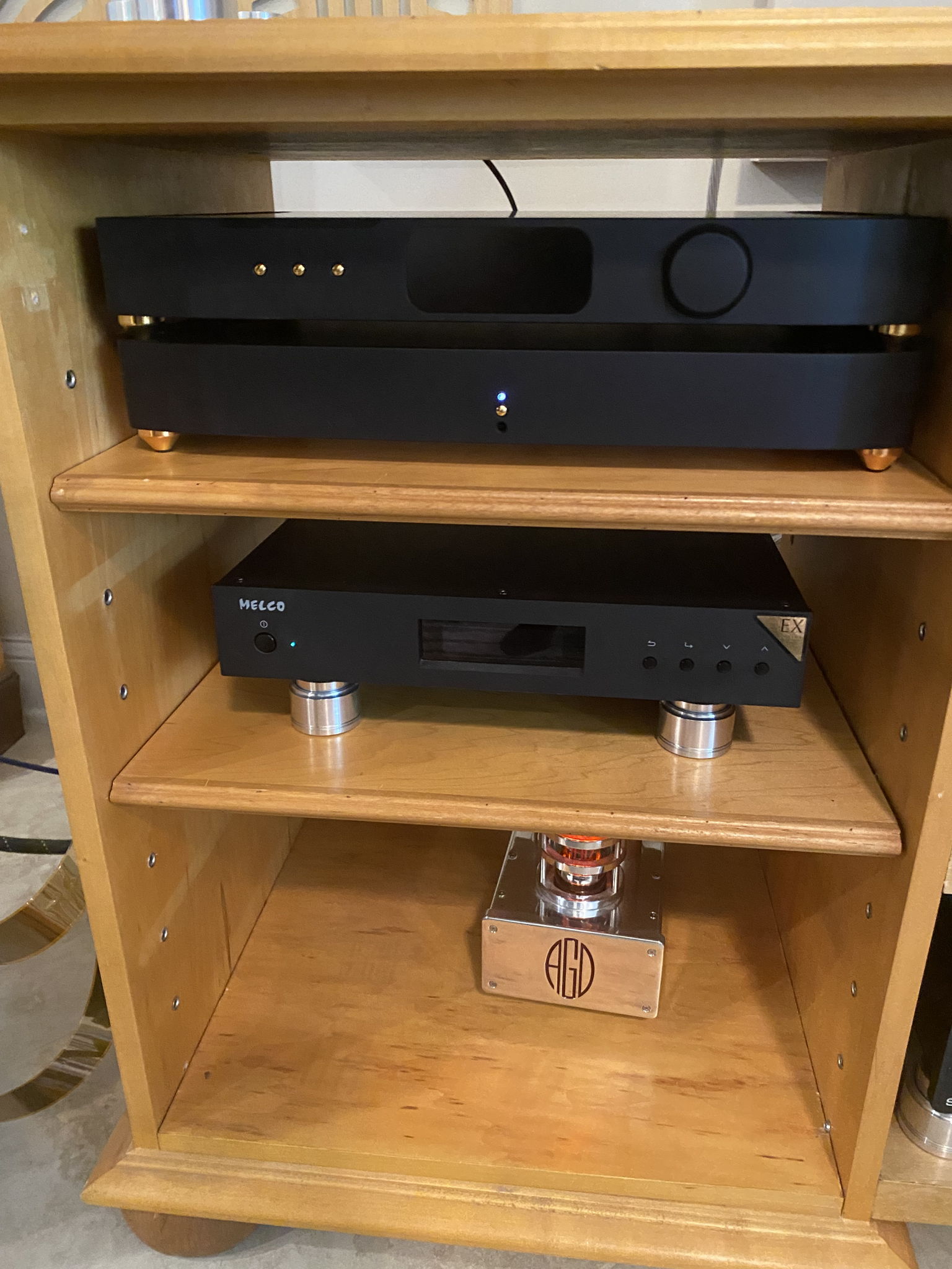 DAC and music server with one mono amp at the bottom. 