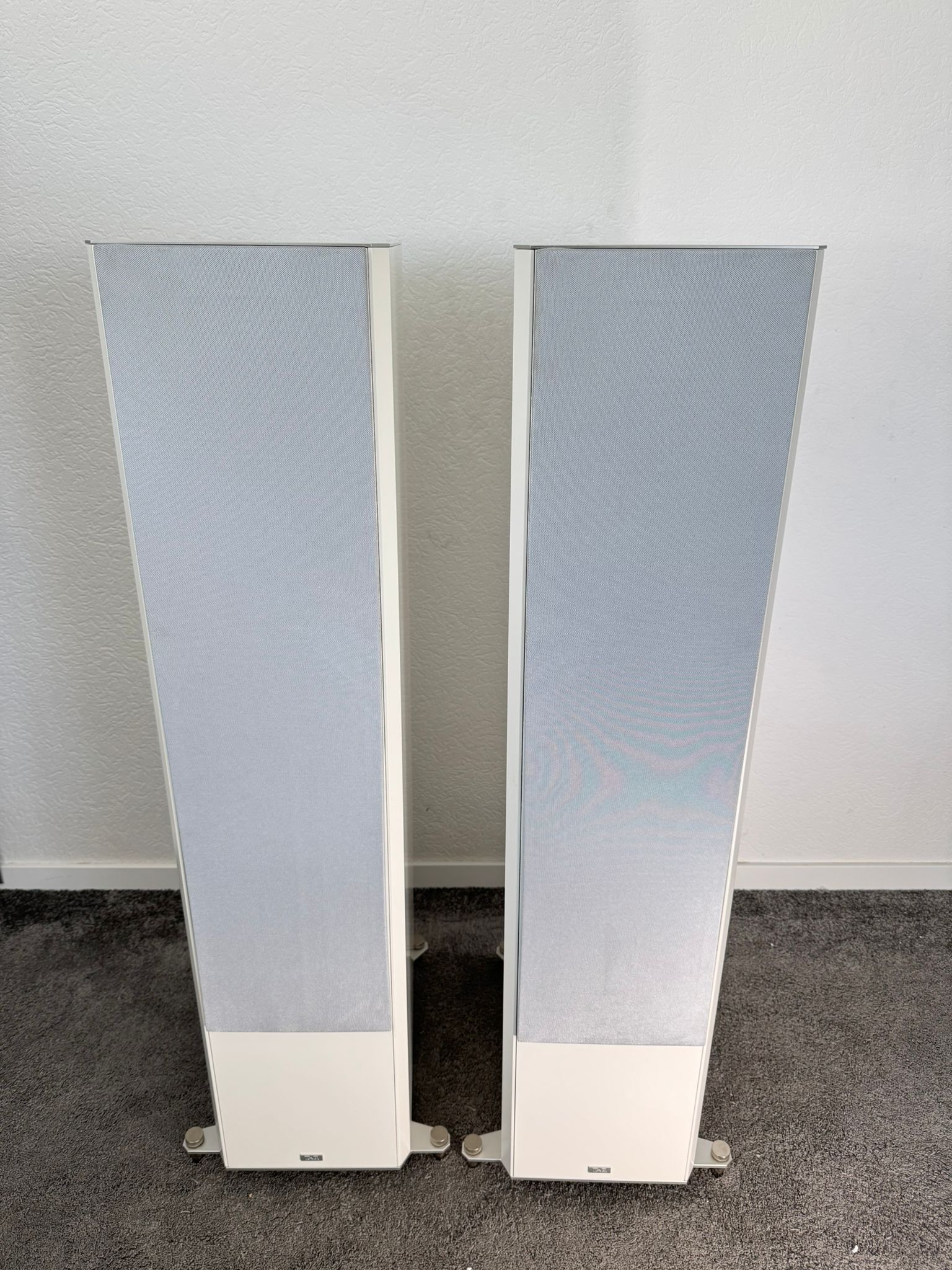 T+A Elektroakustik Criterion S 2200 CTL speakers in white 3