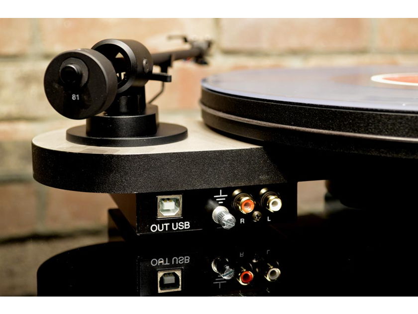 Pro-Ject Elemental Phono USB - Analog and Digital Output Turntable  - Silver