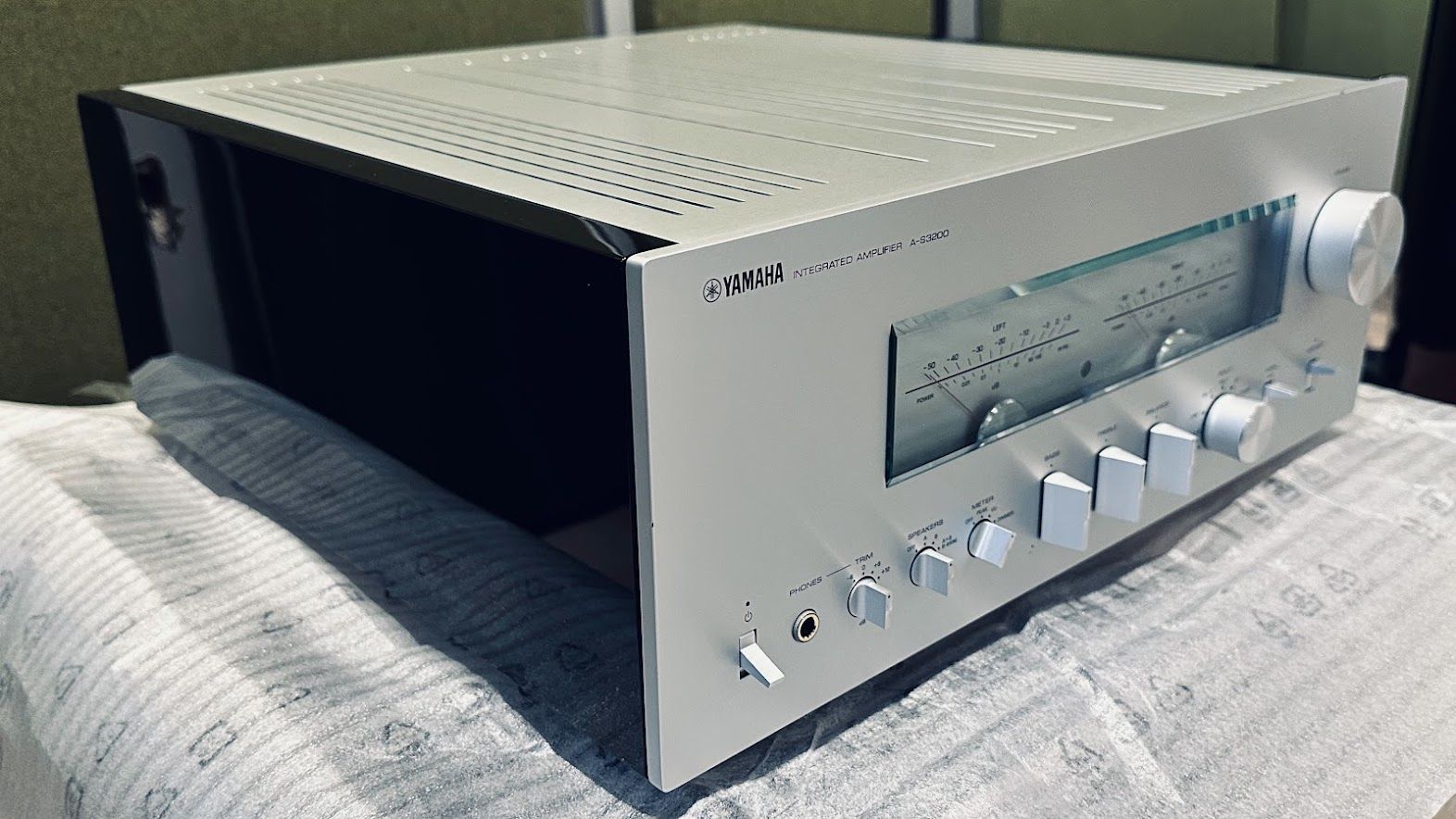 Yamaha A-S3200 Integrated Amplifier Small Dent on Top F... 2