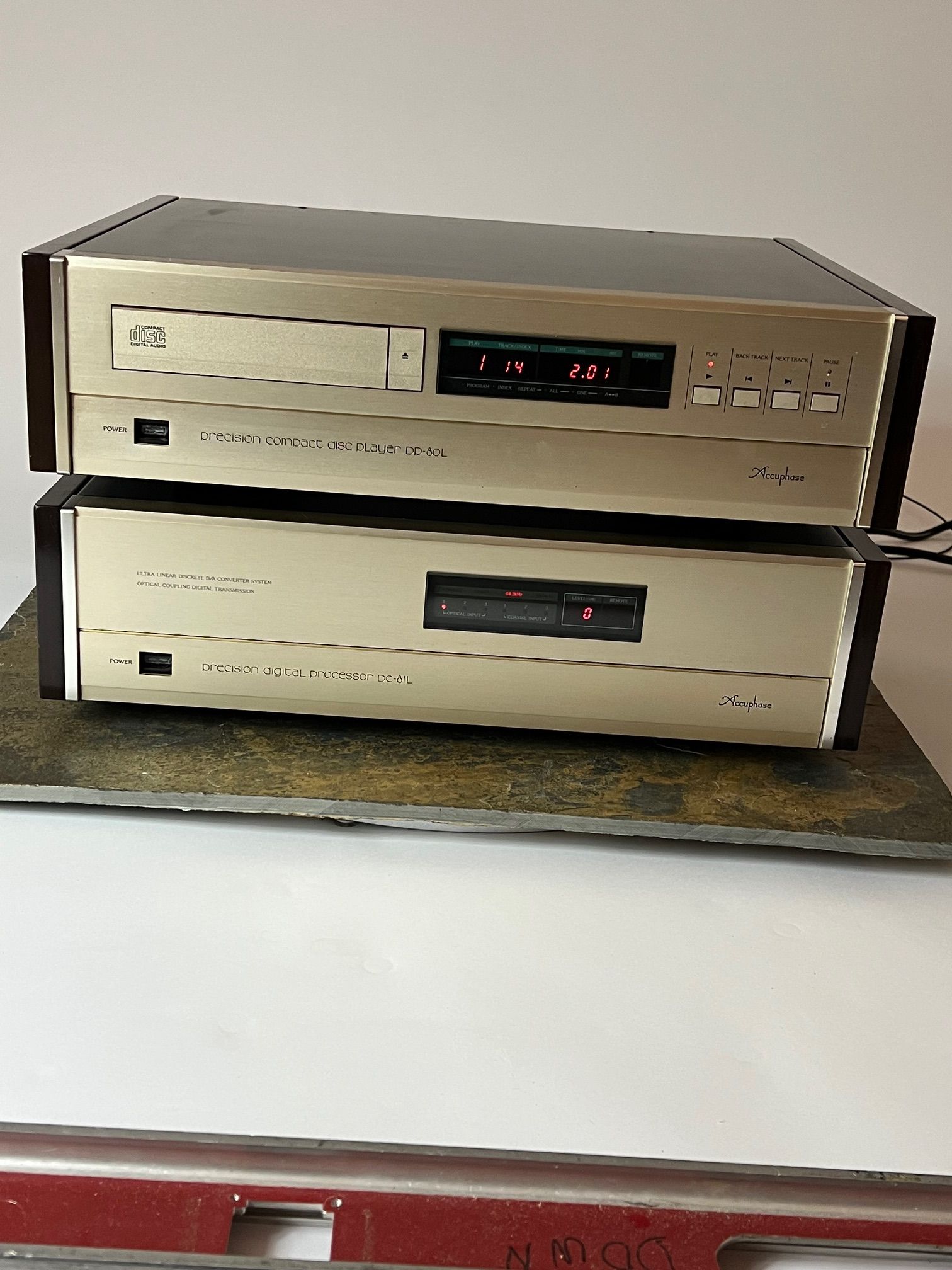 Accuphase DP-80L transport and DC-81L D/A converter 2