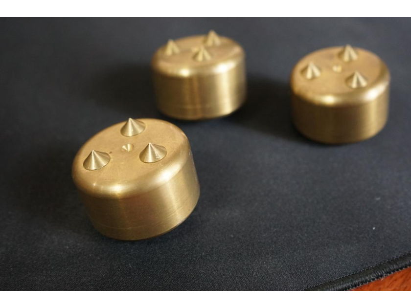 Mapleshade Original Triplepoints Brass Footers Set of 3 Good Condition