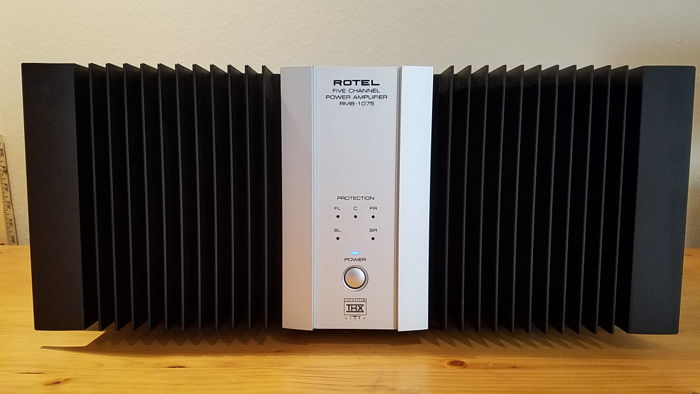 Rotel RMB-1075 5 channel amp with 4 functioning channels