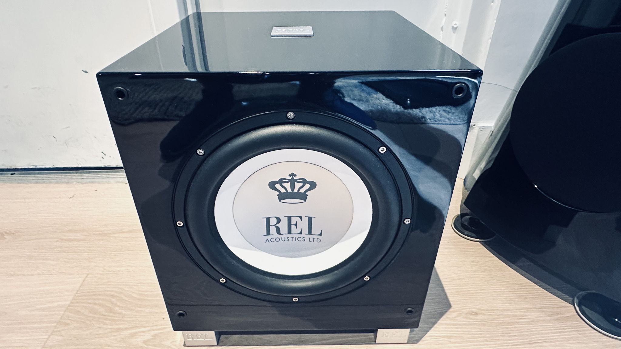 REL Acoustics T9i Subwoofer Gloss Black EXCELLENT 2