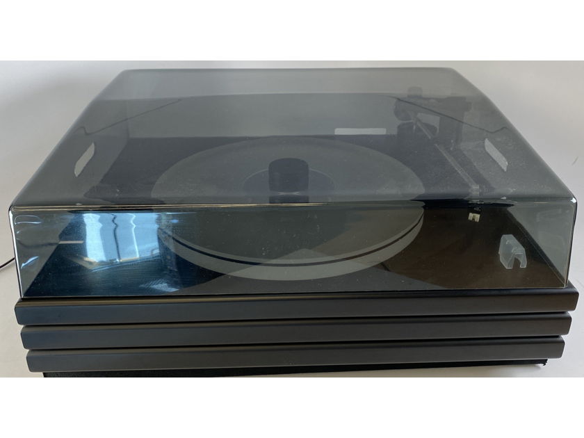 Well Tempered Classic Turntable - With Sumiko Songbird Cartridge and Dust Cover
