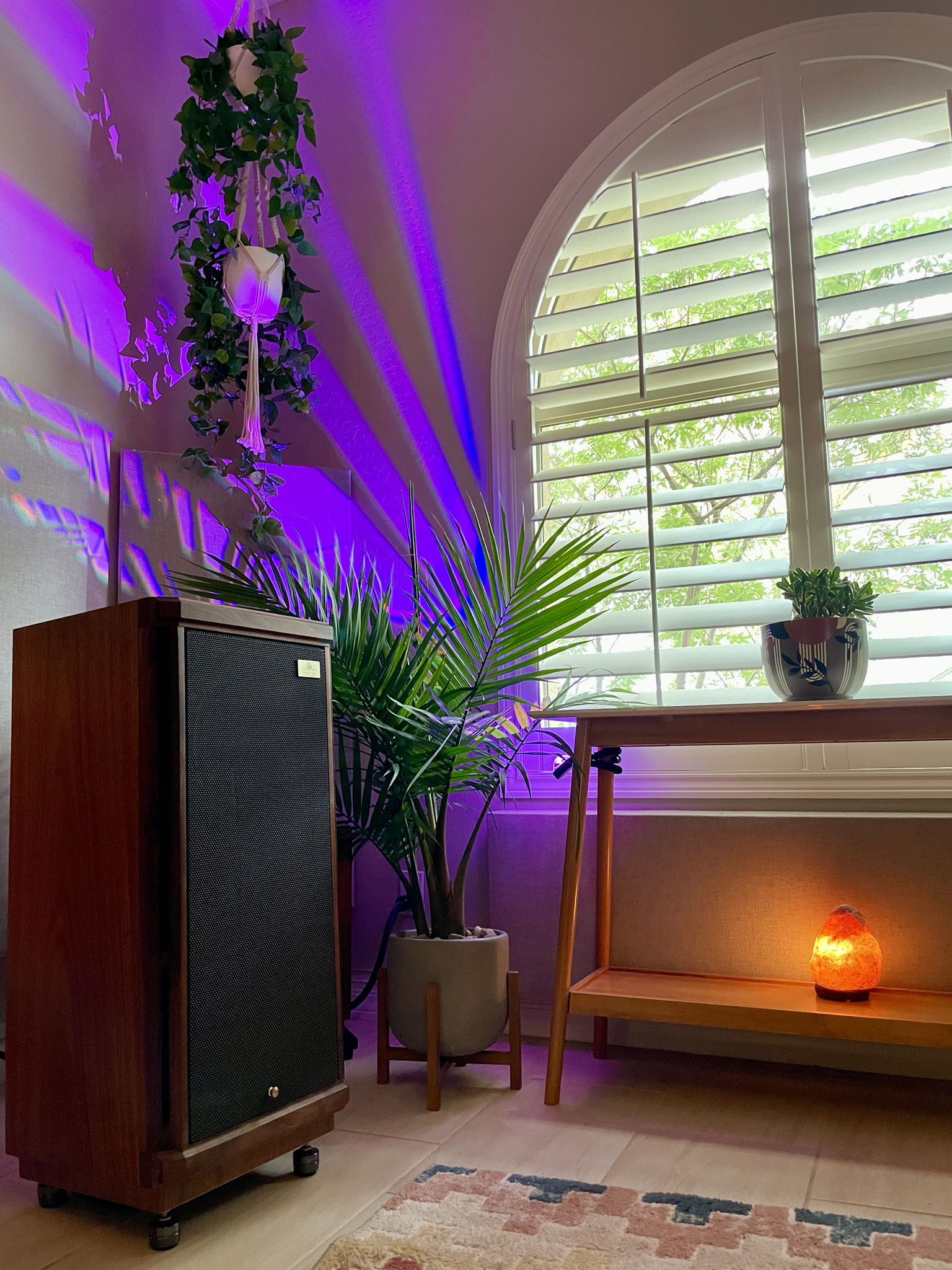 Salt lamp broadens the soundstage by 11.31” 