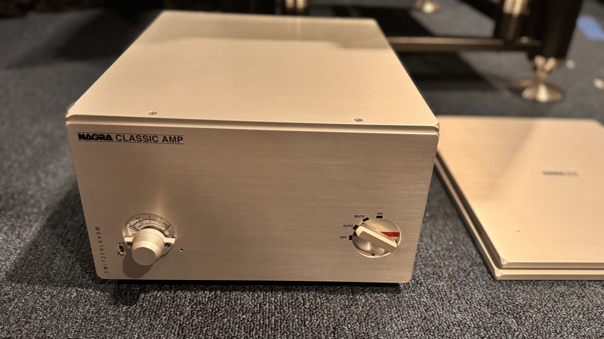 Nagra Classic Amplifier With Isolation Base 3