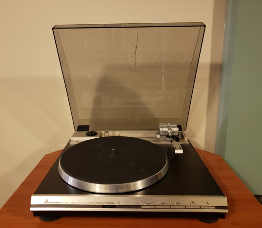 Mitsubishi LT-22 Linear Tracking Turntable. Minor Issue...