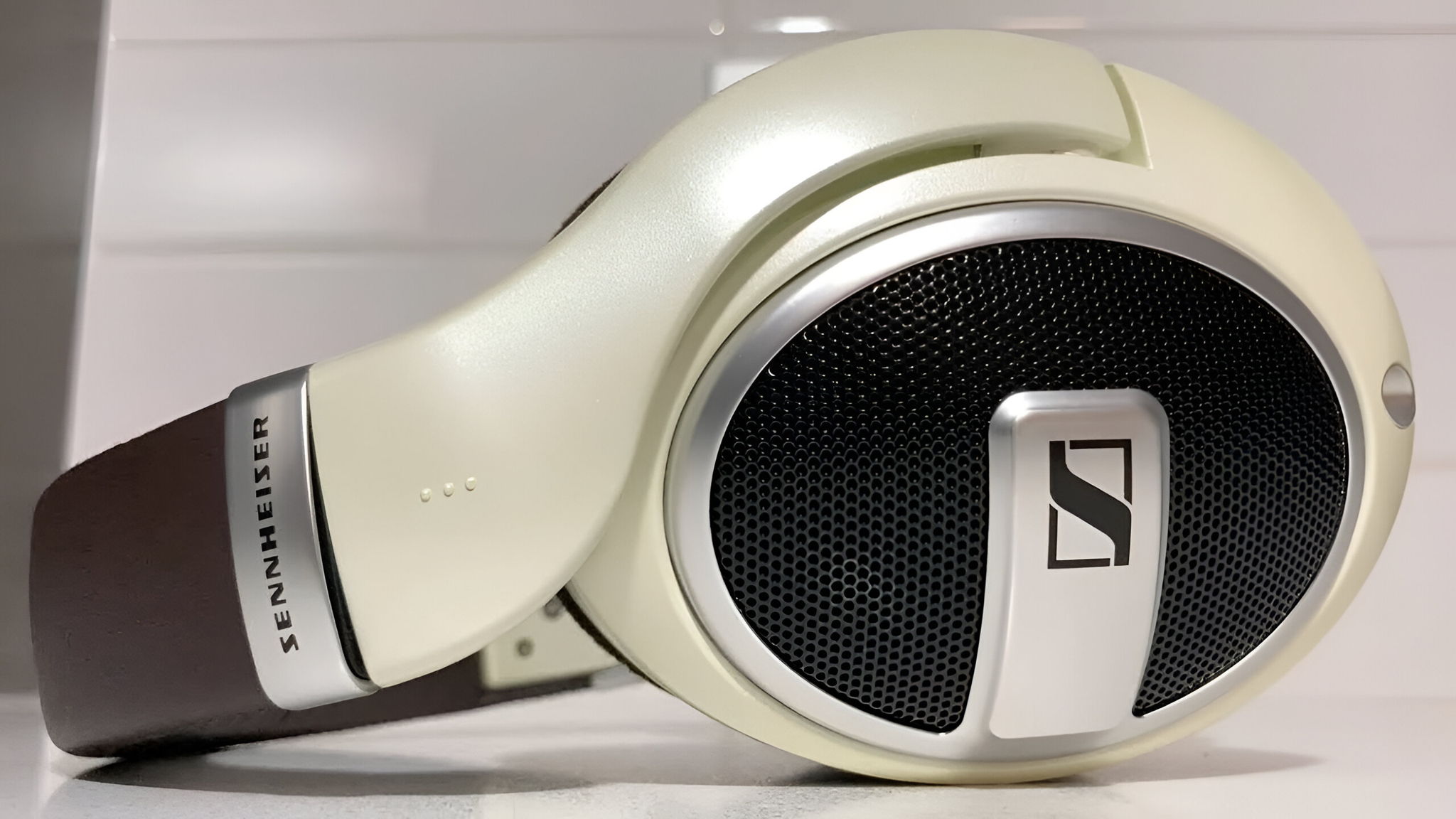 Sennheiser HD 599 Open-Back Headphones 4