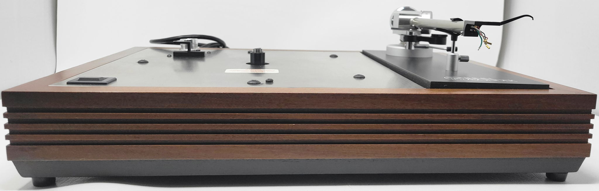 Linn LP12 with Ittok LVII tonearm 9