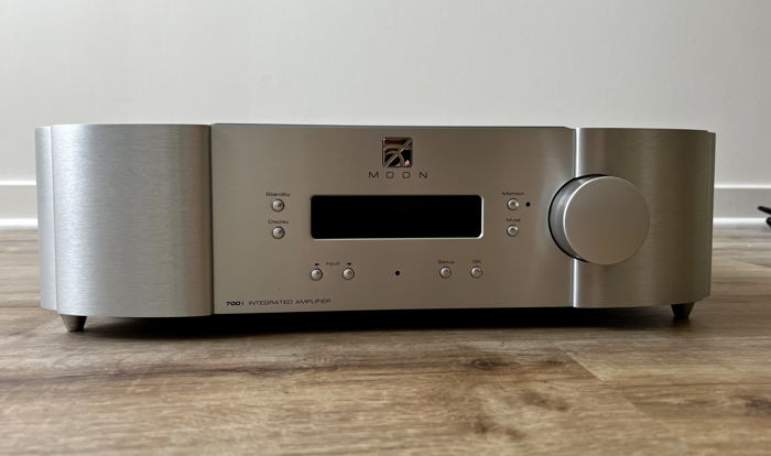 Simaudio Moon 700i V2 integrated amplifier in Silver - ...